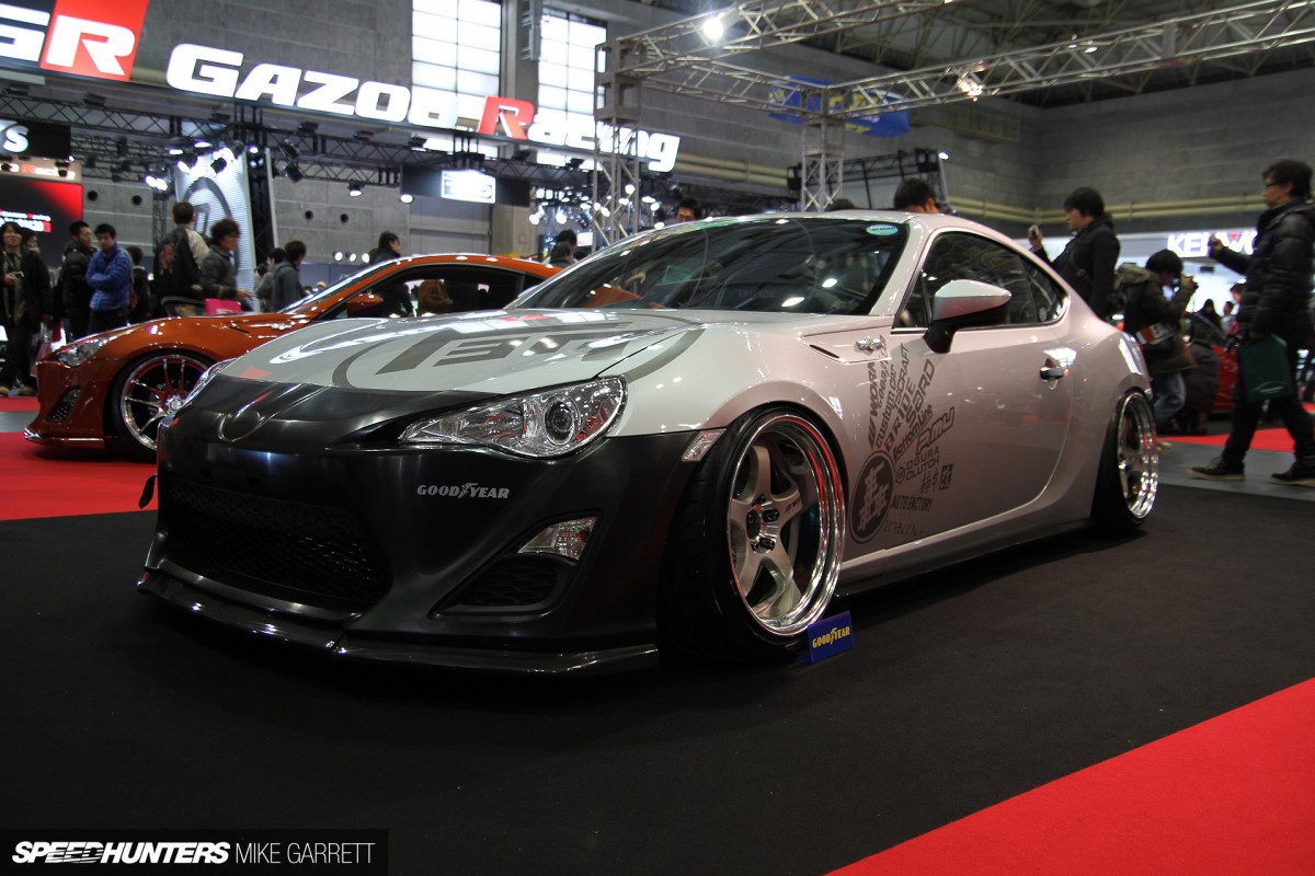 Auto-Messe-02