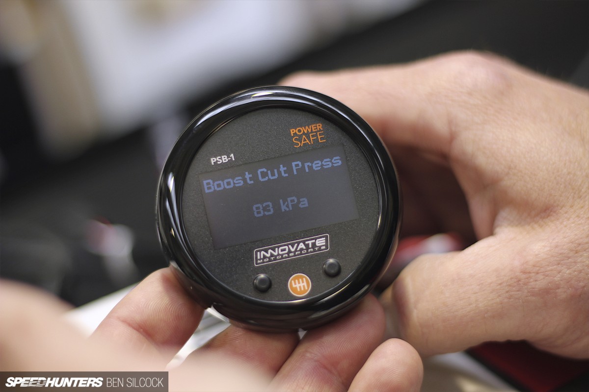 Innovate-power-safe-boost-gauge-engine-protection