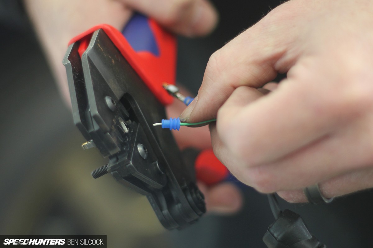 mil-spec-wiring-components-crimper