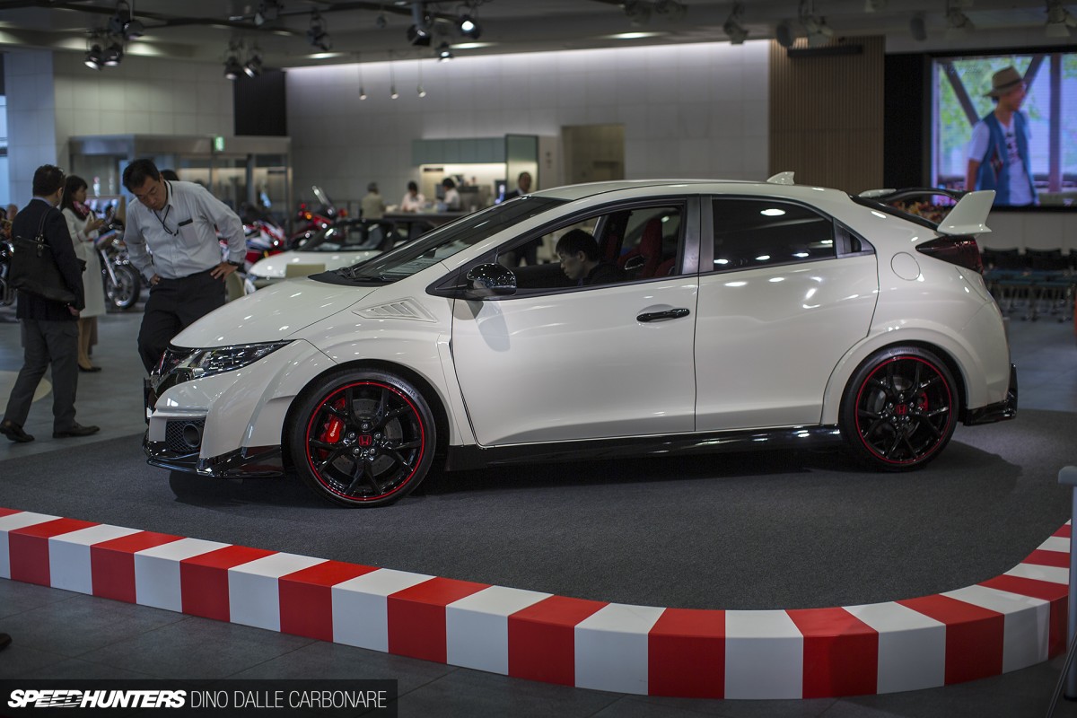 Type-R-Display-HHQ-13