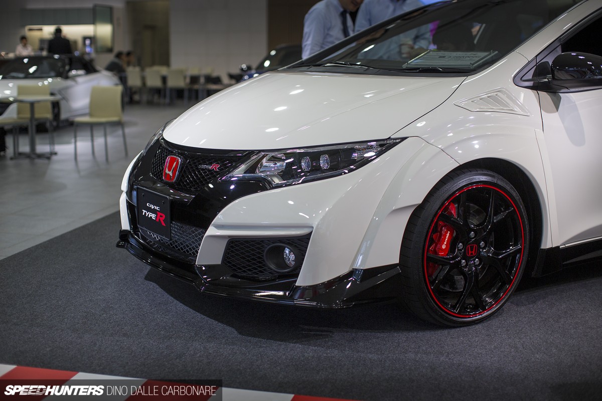 Type-R-Display-HHQ-16