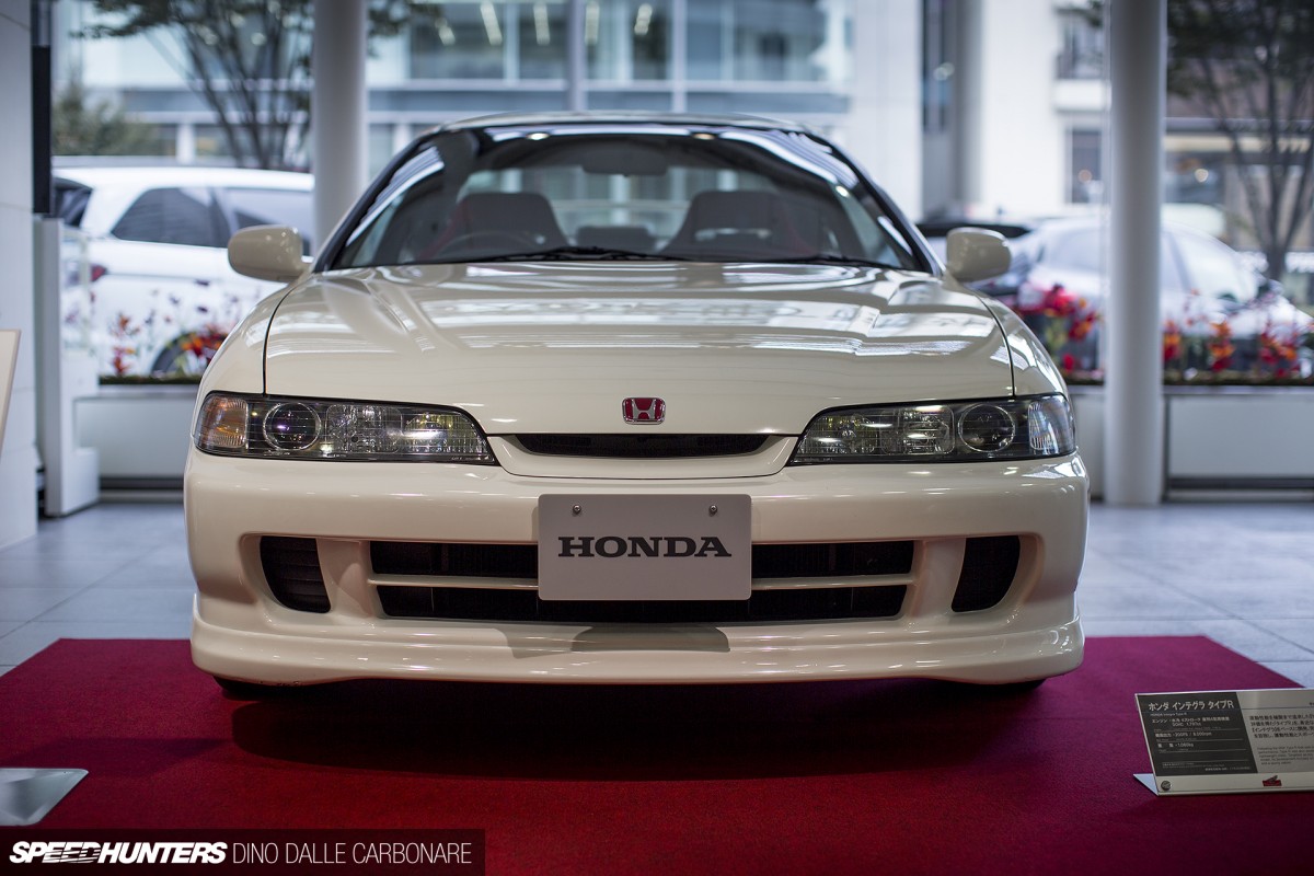 Type-R-Display-HHQ-17