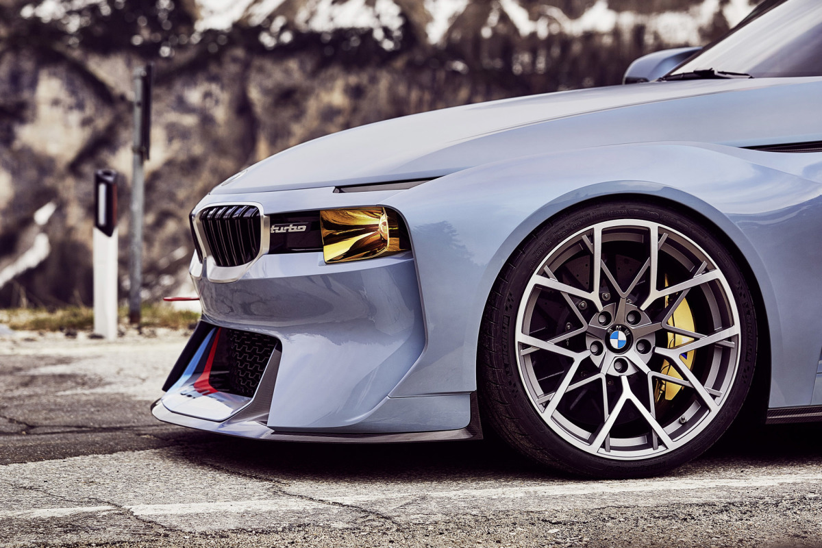 P90219723_highRes_bmw-2002-hommage-05-