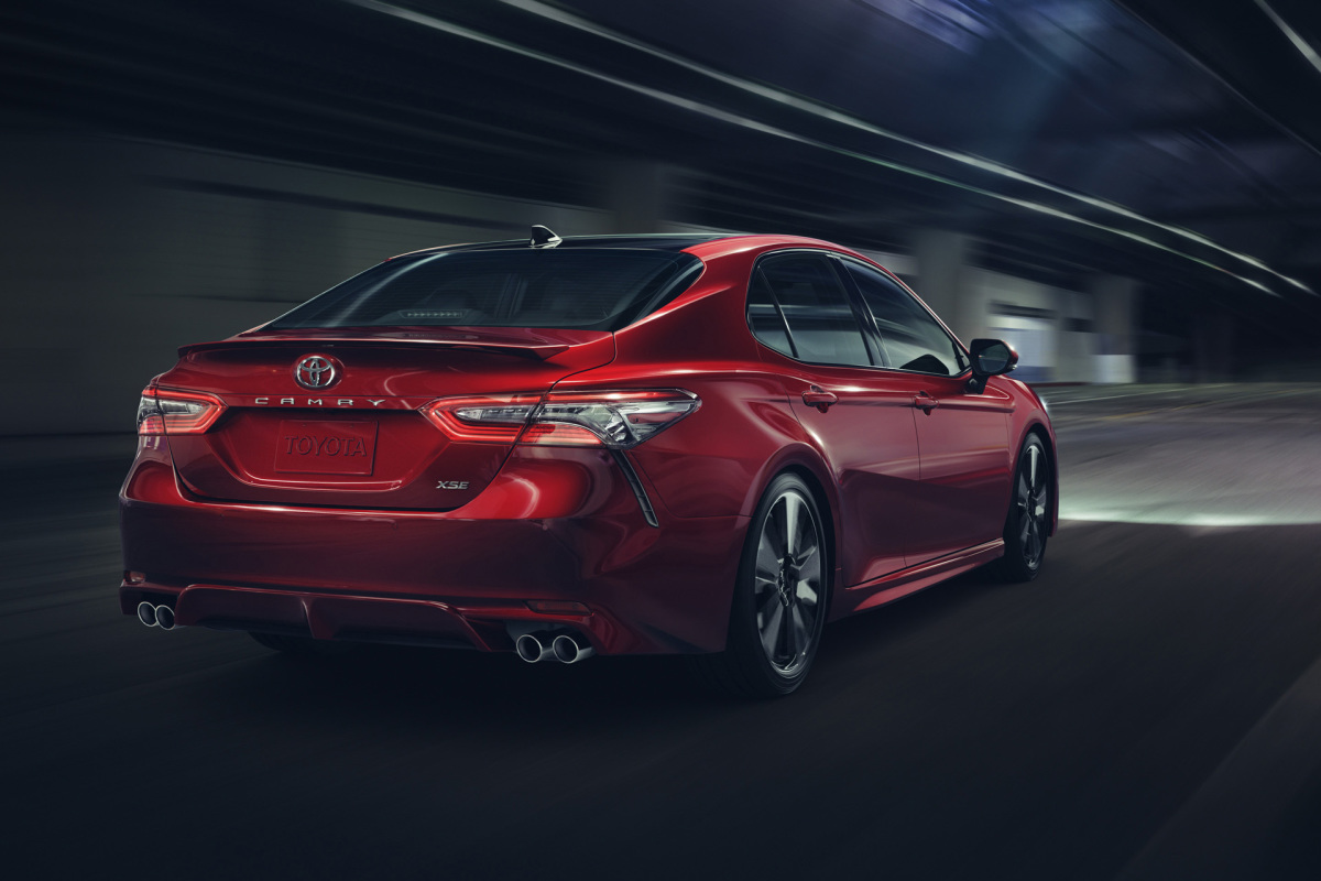 2018-Toyota-Camry-02