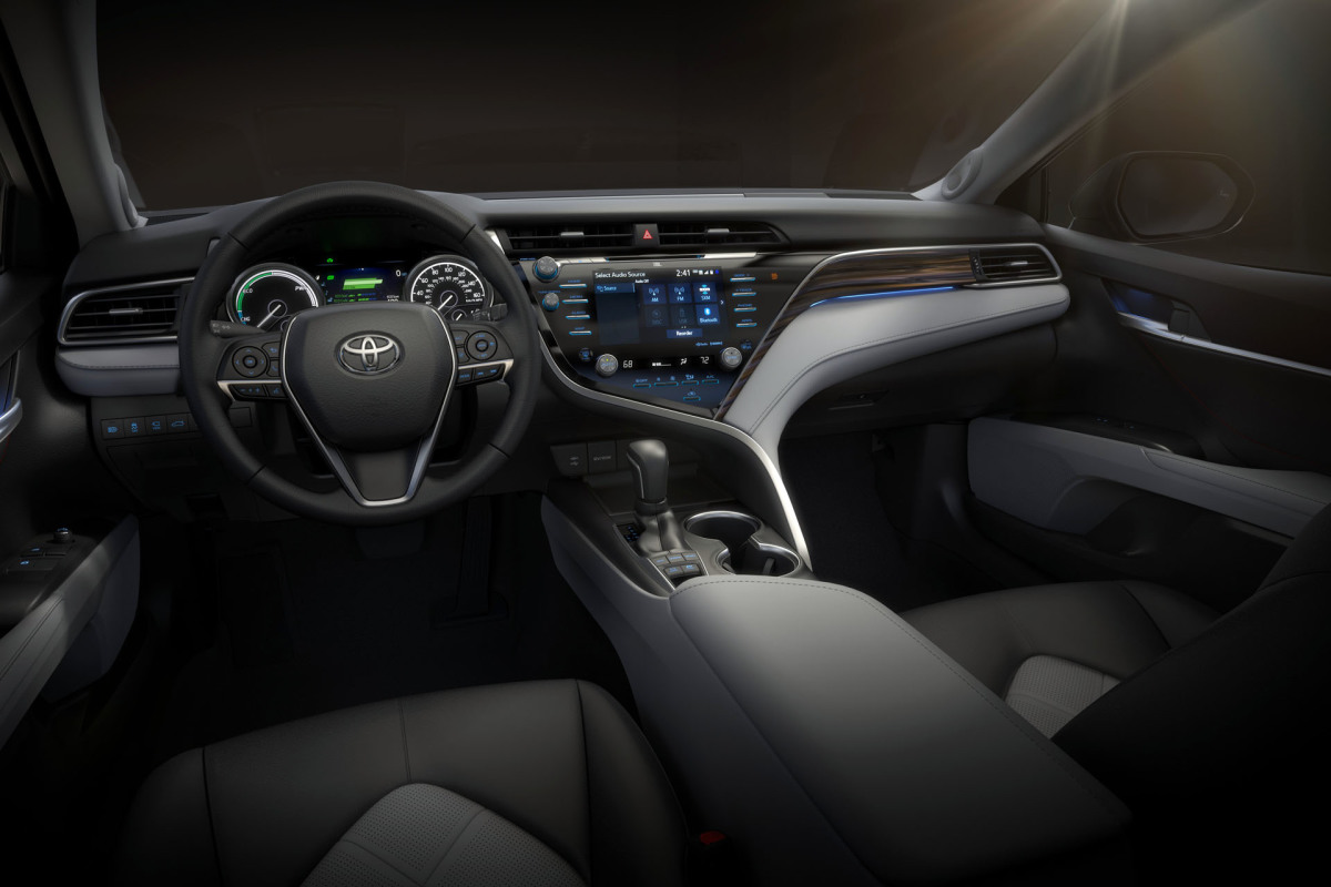 2018-Toyota-Camry-03