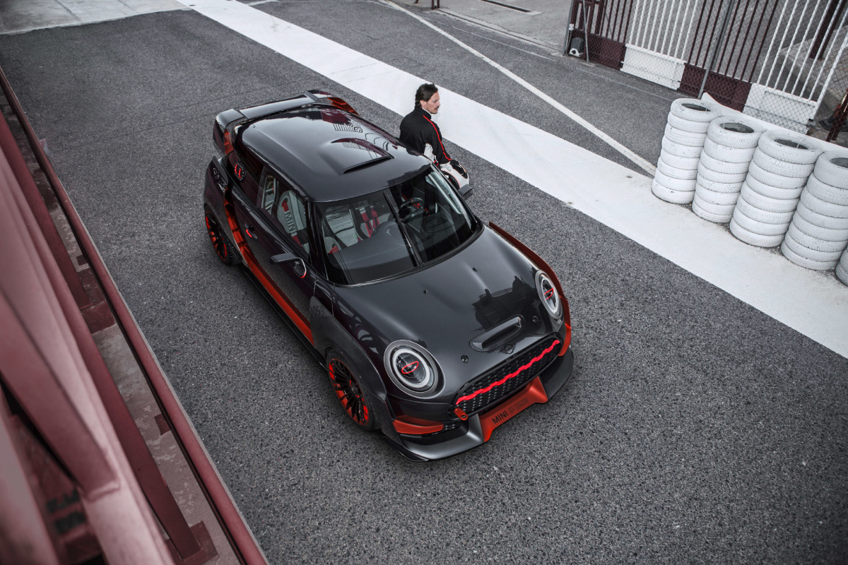 P90275445_highRes_mini-john-cooper-wor