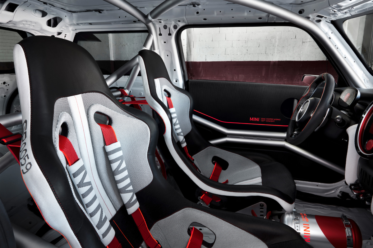 P90275458_highRes_mini-john-cooper-wor