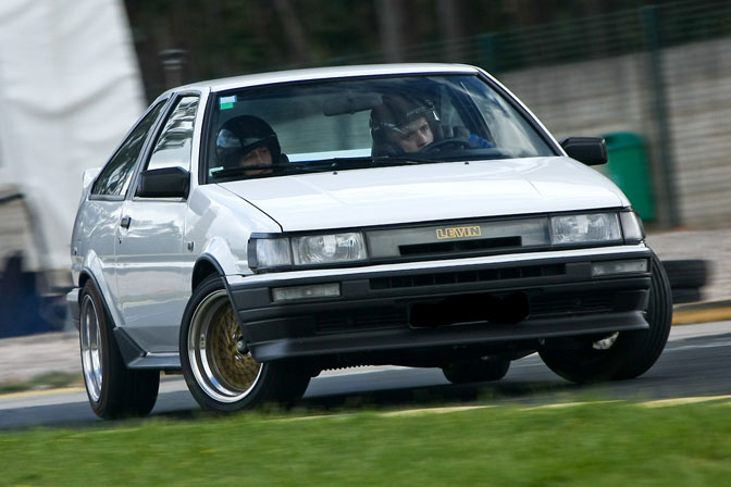 Readers Rides: Goncalo Reis >> The Resto-levin