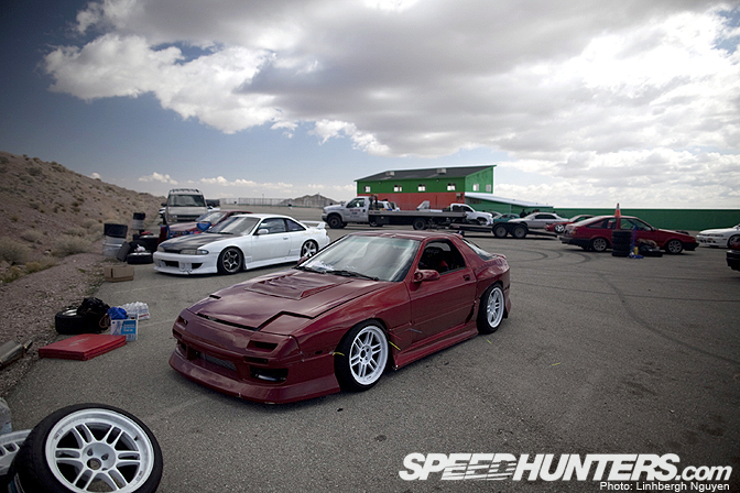 Random Snap>> Red & White Fc Rx-7 At�Wsir