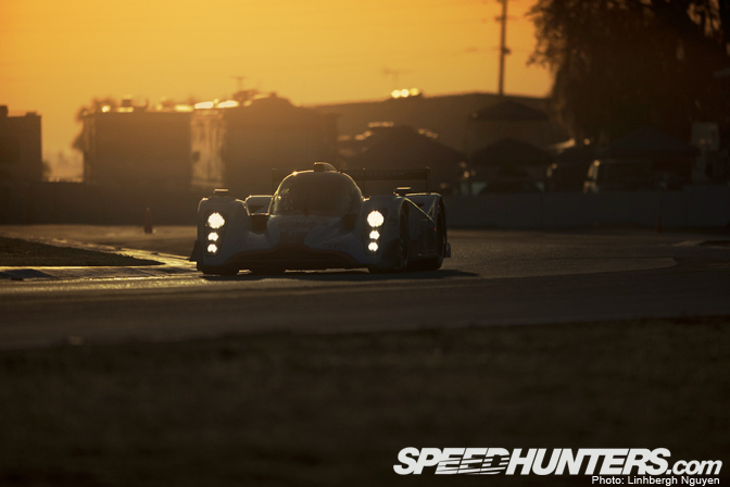 Desktops>> Lola Aston Martin At Dawn
