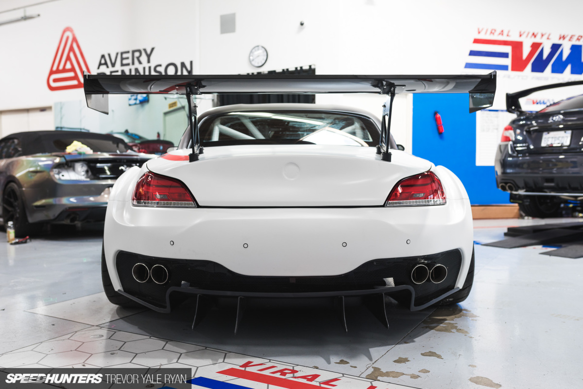2018-SH_SEMA-Preview-BMW-Z4-GT3_Trevor-Ryan-019_1828