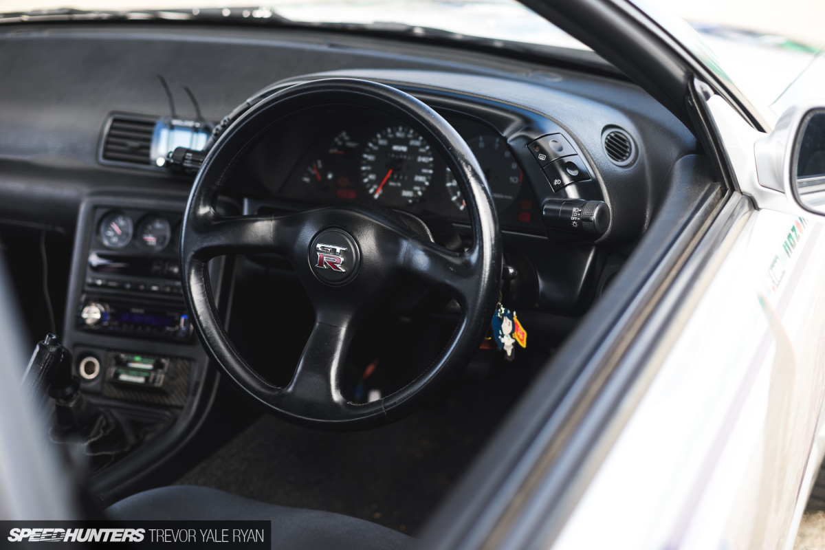 2018-Speedhunters_Itasha-Style-R32-Skyline_Trevor-Ryan-014_3246