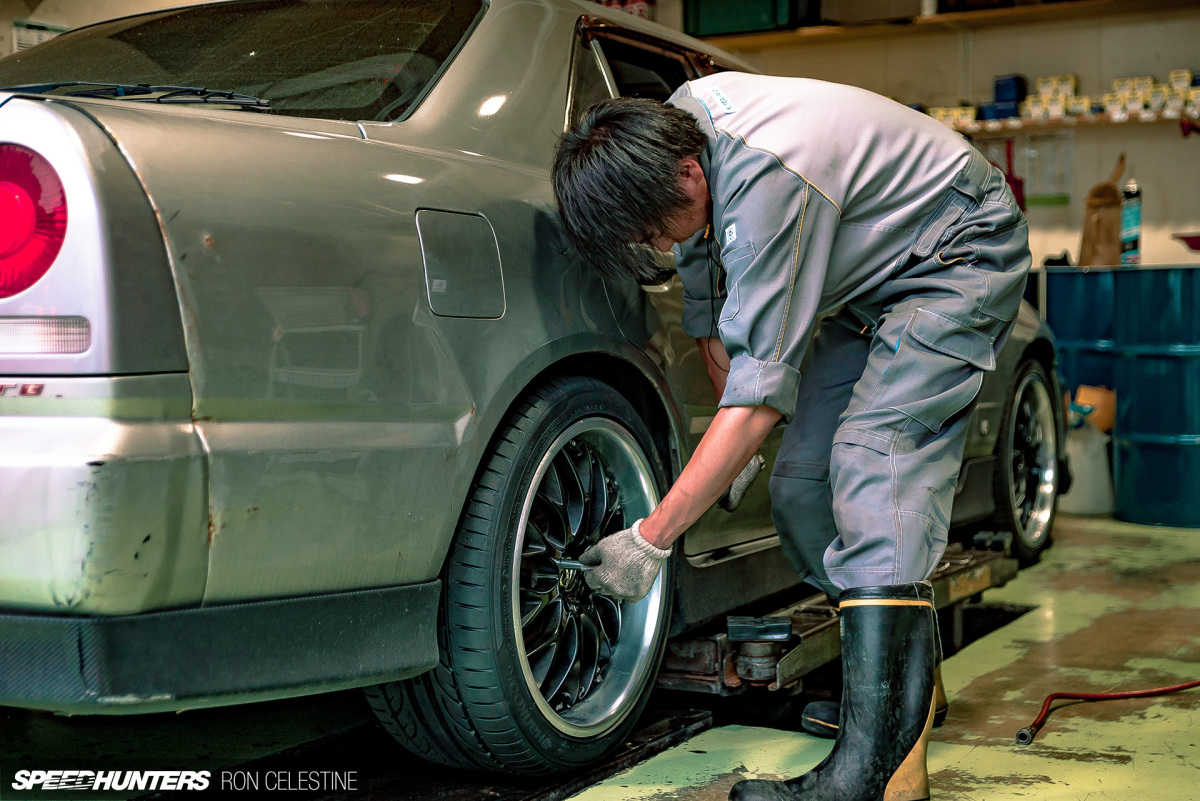 Speedhunters_ProjectRough_ER34_WheelsRebuild