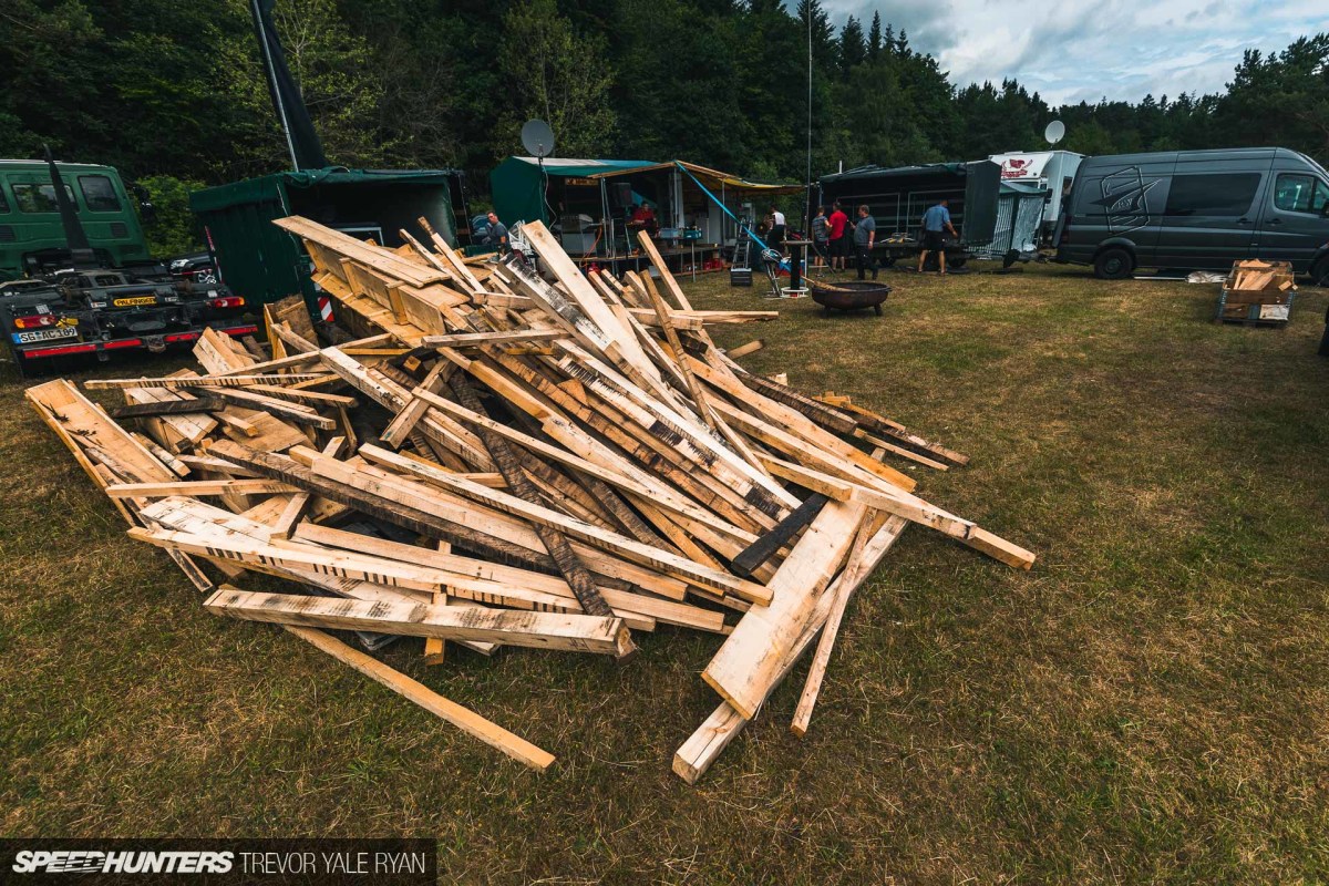 2019-Nurburgring-24-Hour-Fans-And-Camps_Trevor-Ryan-Speedhunters_016_5104