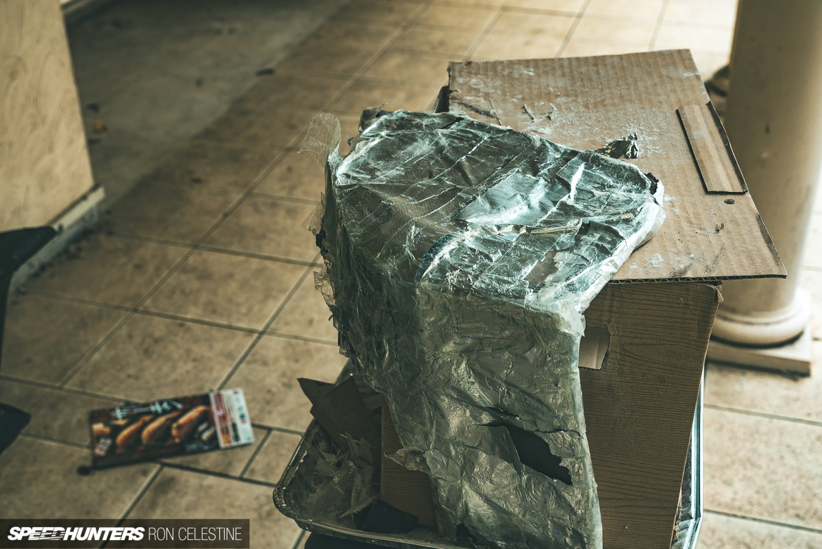 Speedhunters_RonCelestine_ER34_Nissan_Skyline_ProjectRough_CarbonBox_1