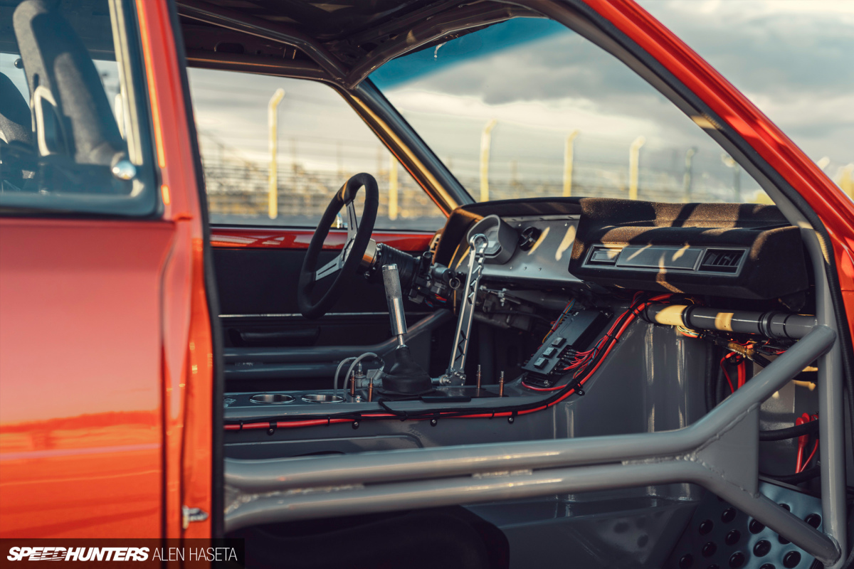 Speedhunters_Alen_Haseta_Corolla_Interior_3