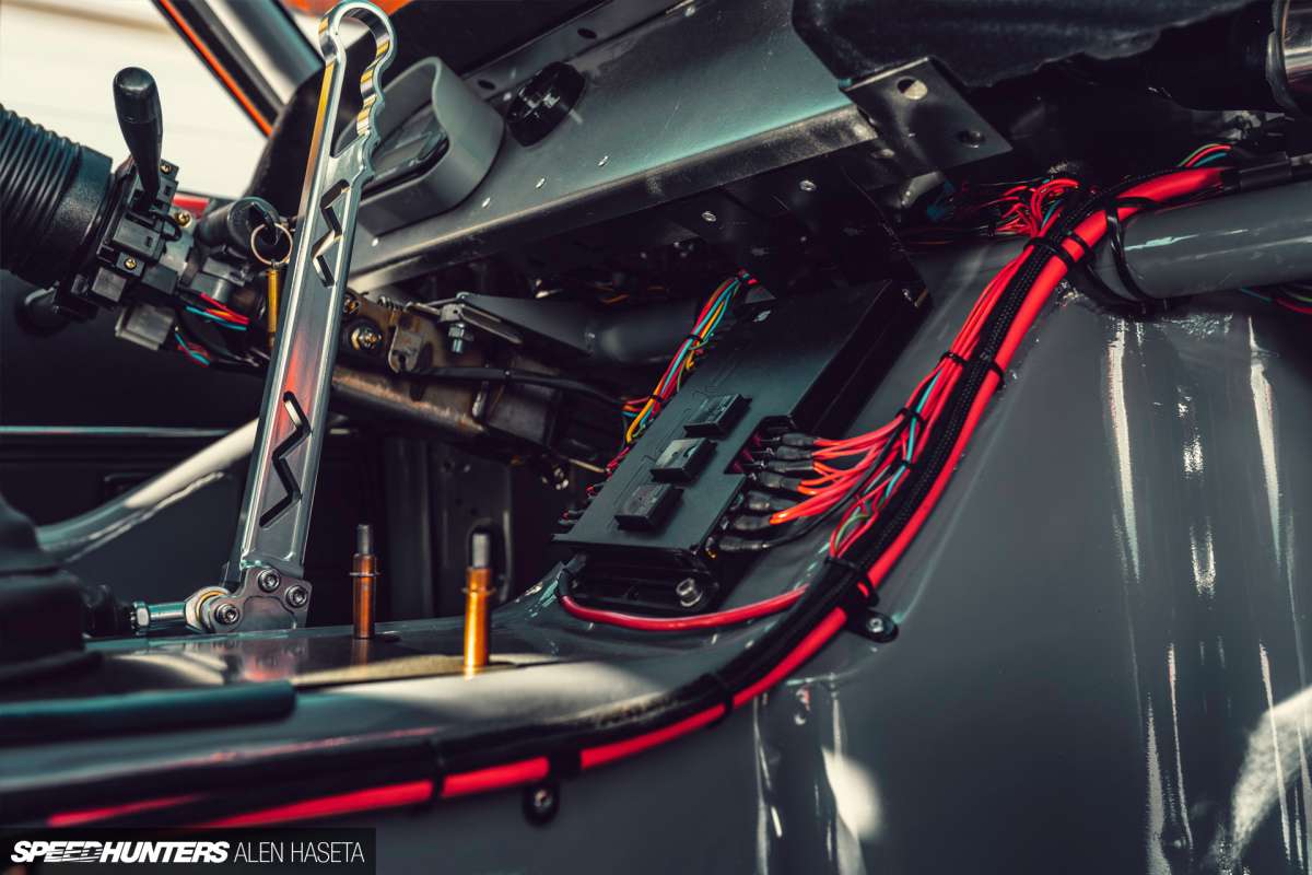 Speedhunters_Alen_Haseta_Corolla_Interior_9
