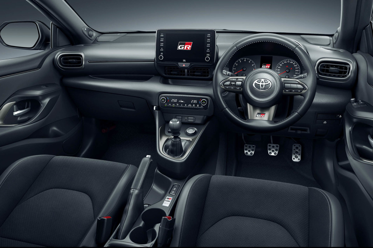 A38_P42_RZ_Hi_Cockpit