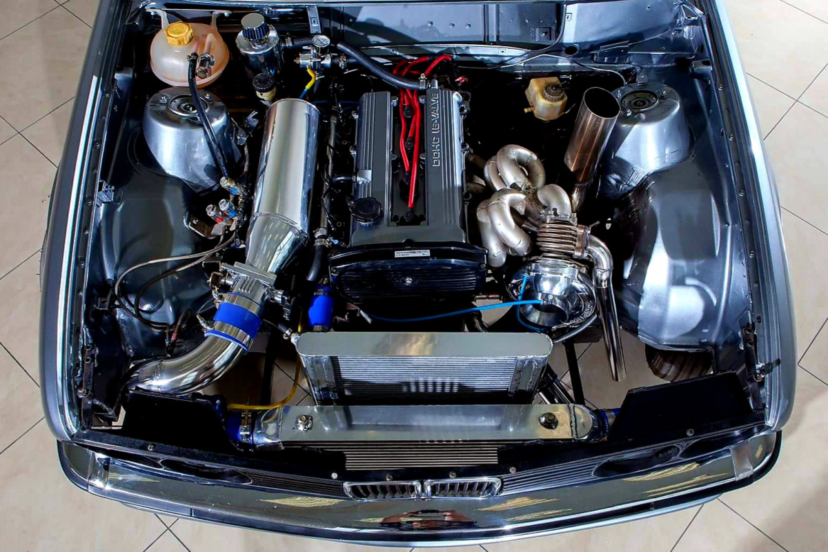 Engine Bay - 2014 met MMR mag shoot