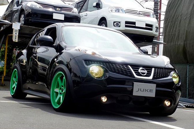Random Snap>> Slammed Nissan�Juke