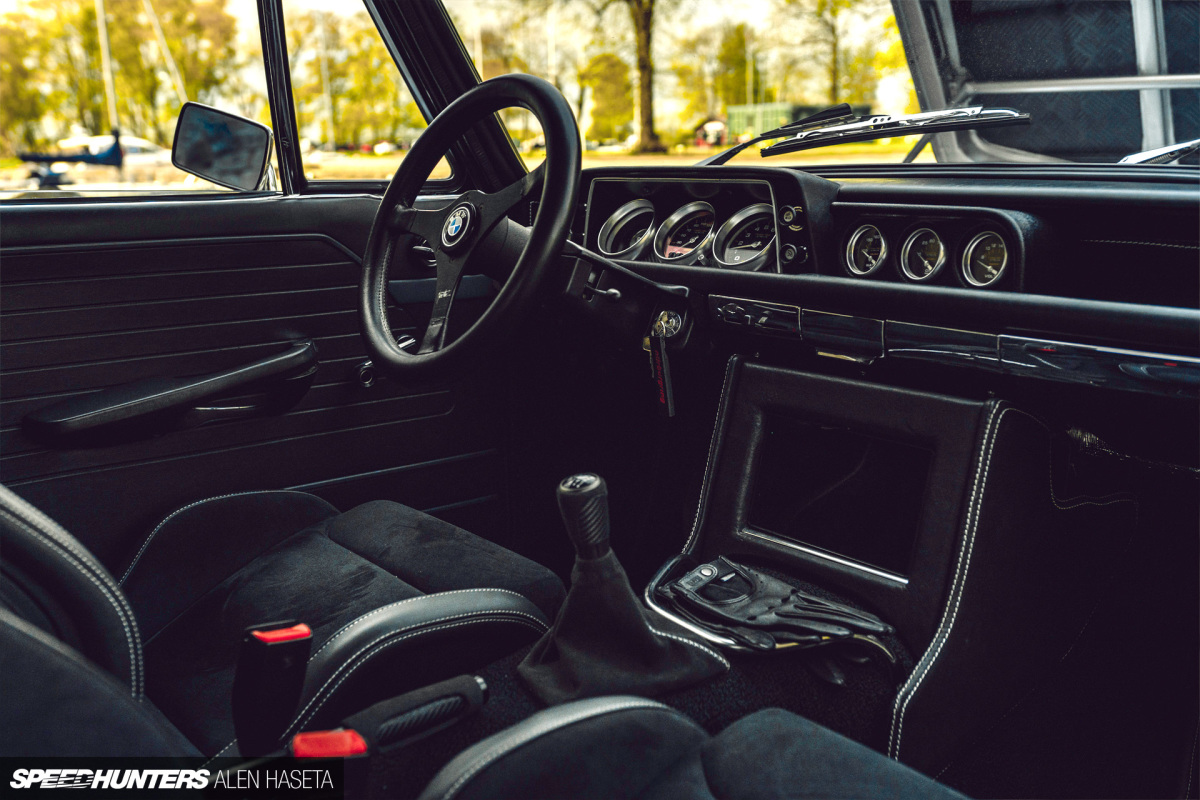Speedhunters_2002_Interior_2