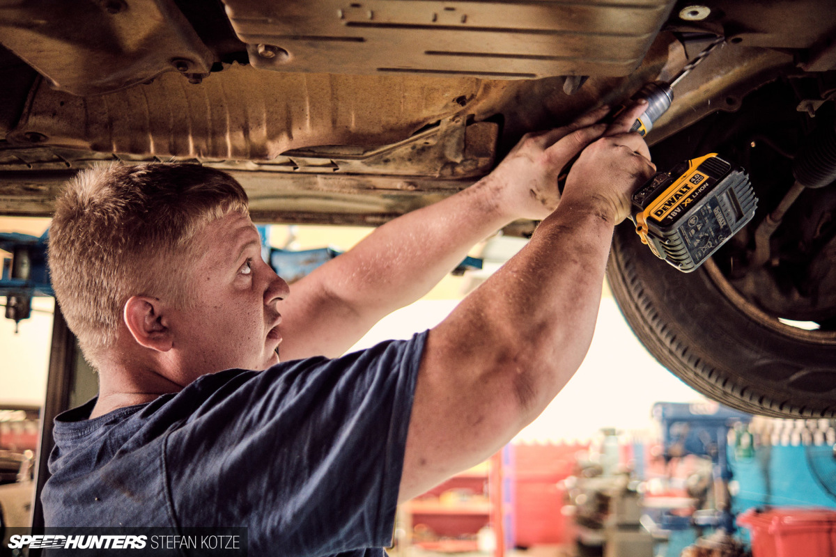 stefan-kotze-speedhunters-lexus-ls400-exhaust (18)
