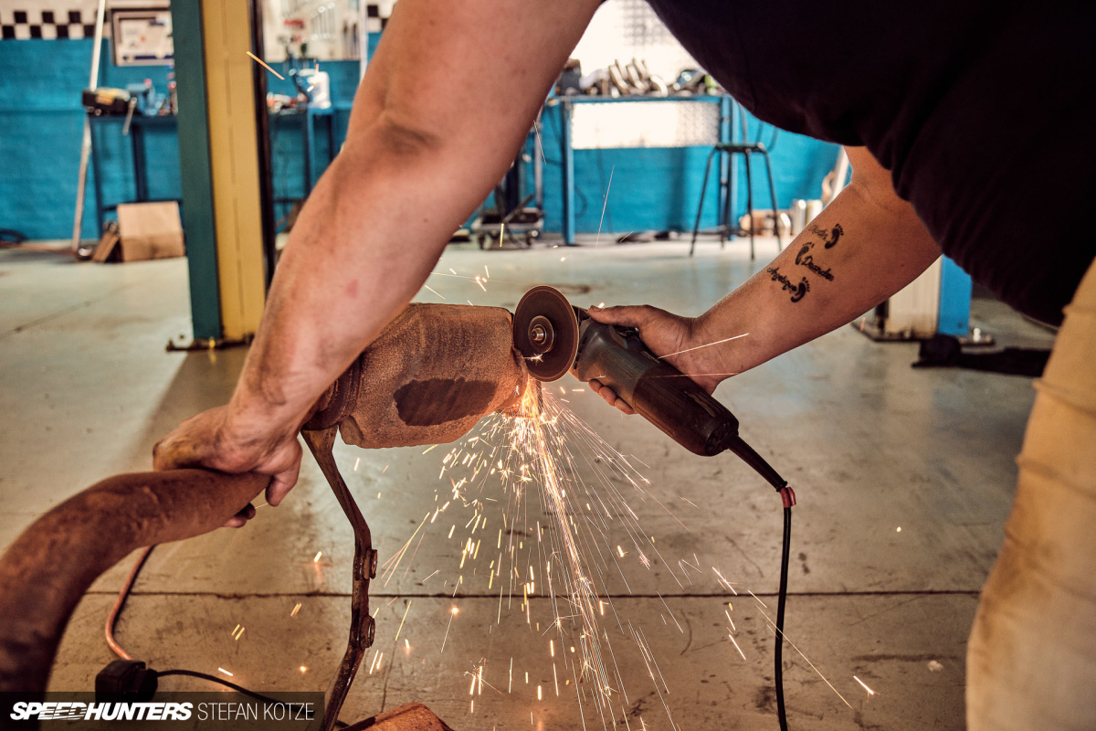 stefan-kotze-speedhunters-lexus-ls400-exhaust (36)