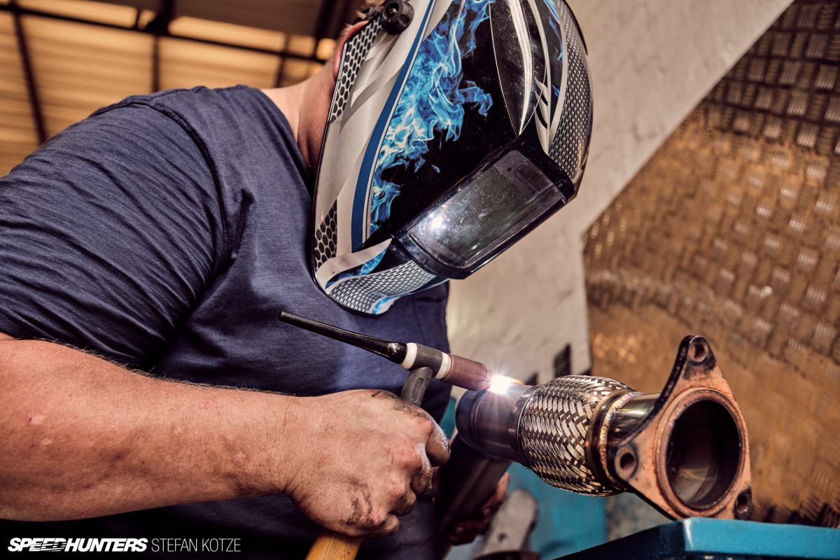 stefan-kotze-speedhunters-lexus-ls400-exhaust (56)
