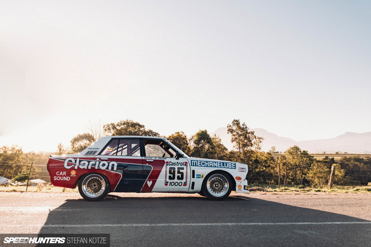 An Stanza-Shaped Tribute To ’80s Racing