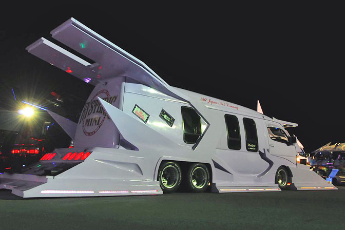 Gallery>> Japanese Vanning Madness