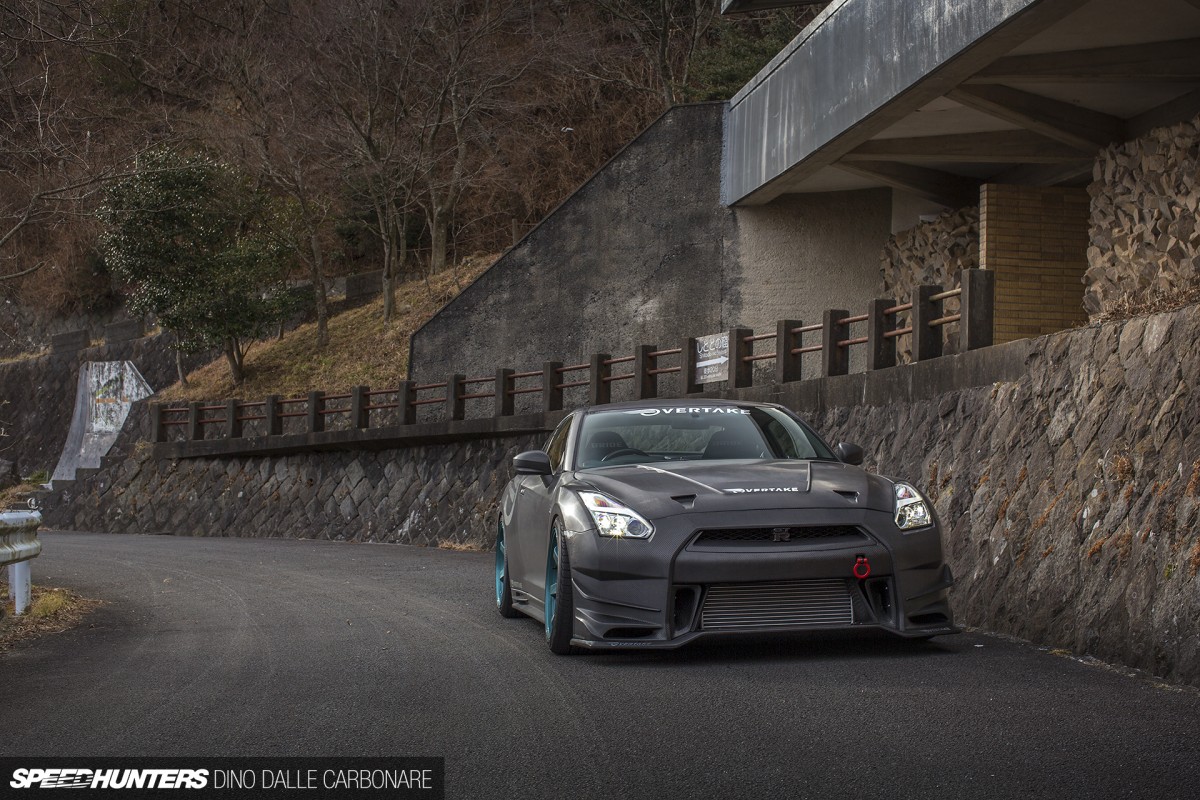 Overtake-R35-GTR-33