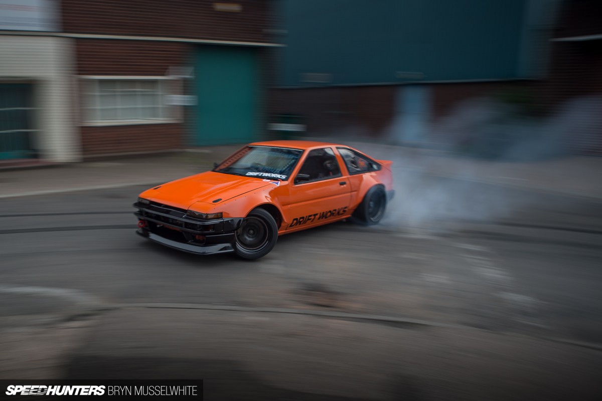 a Driftworks AE86 V8 -99