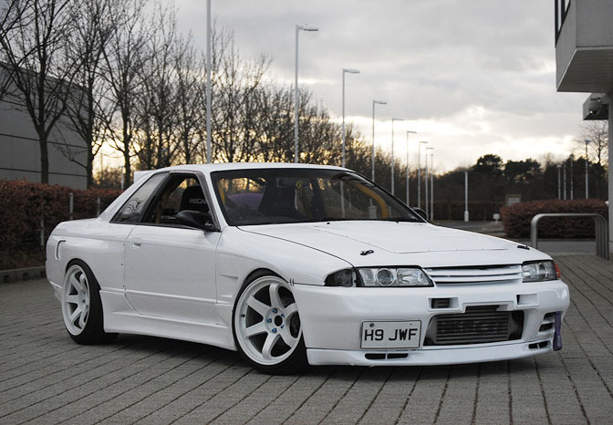 Random Snap>> White On White R32