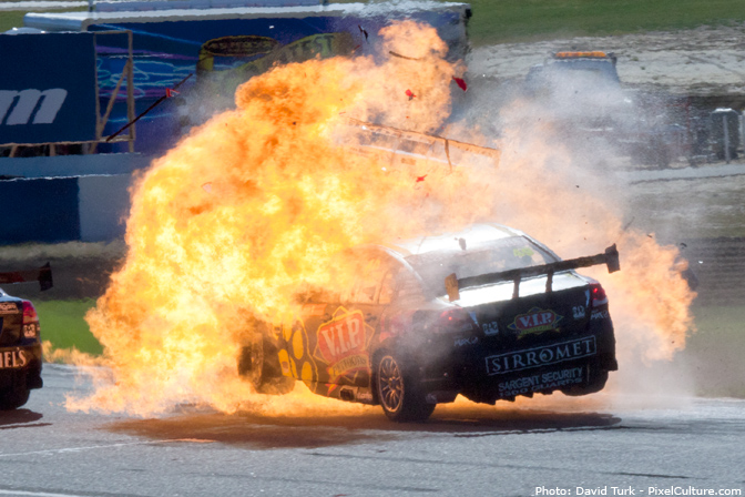 Random Snap>> Fireball At V8 Supercars