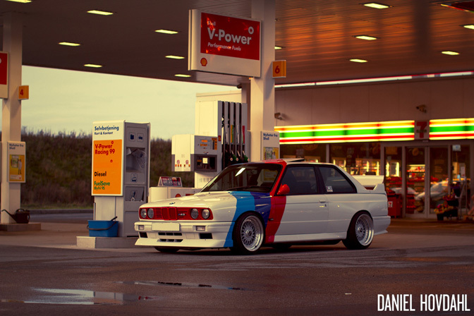 Random Snap>> M5-powered E30 M3