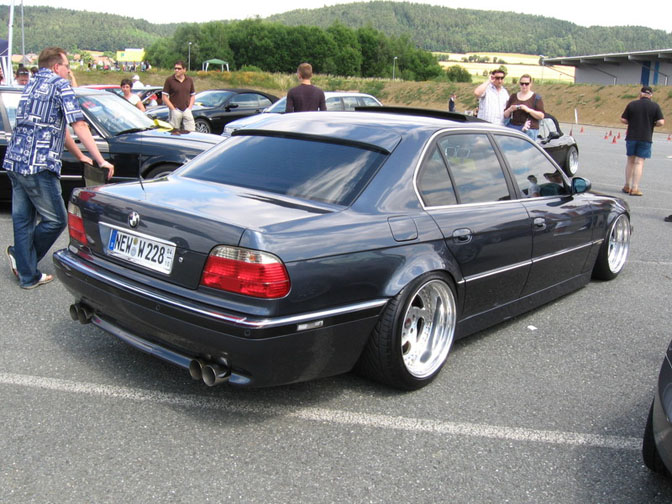 Random Snap>> Lowdown Bmw